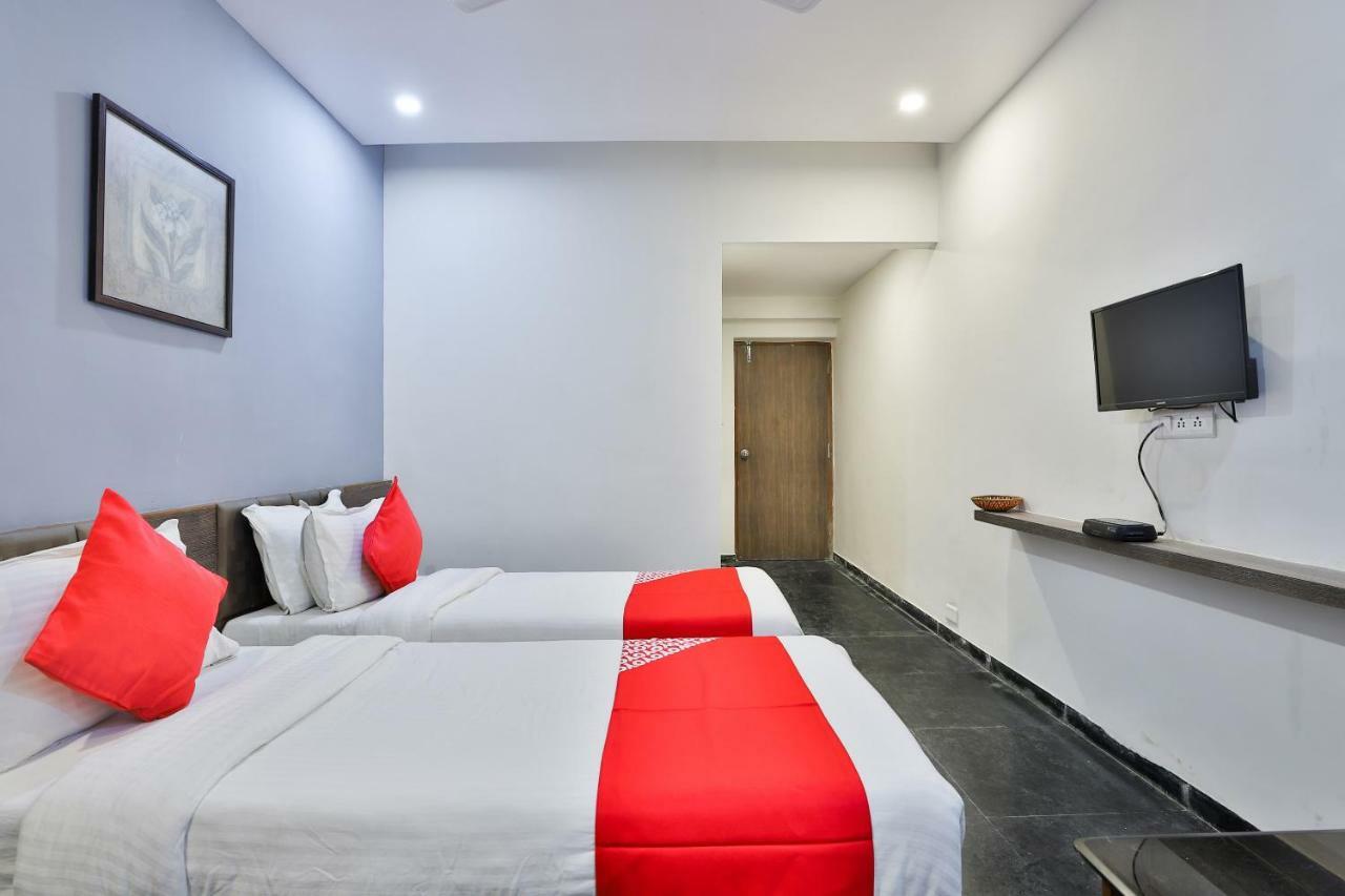 Hotel Chicago Ahmedabad Exterior foto