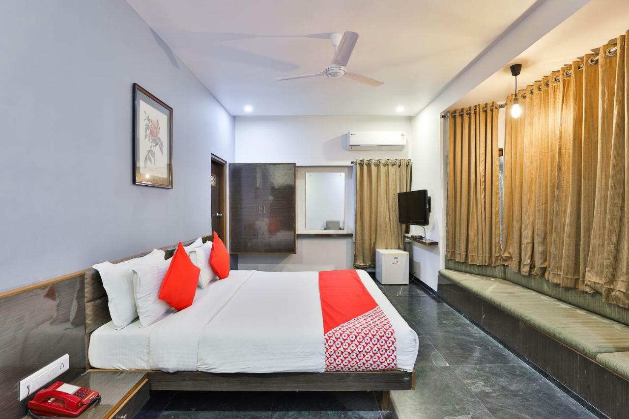 Hotel Chicago Ahmedabad Exterior foto