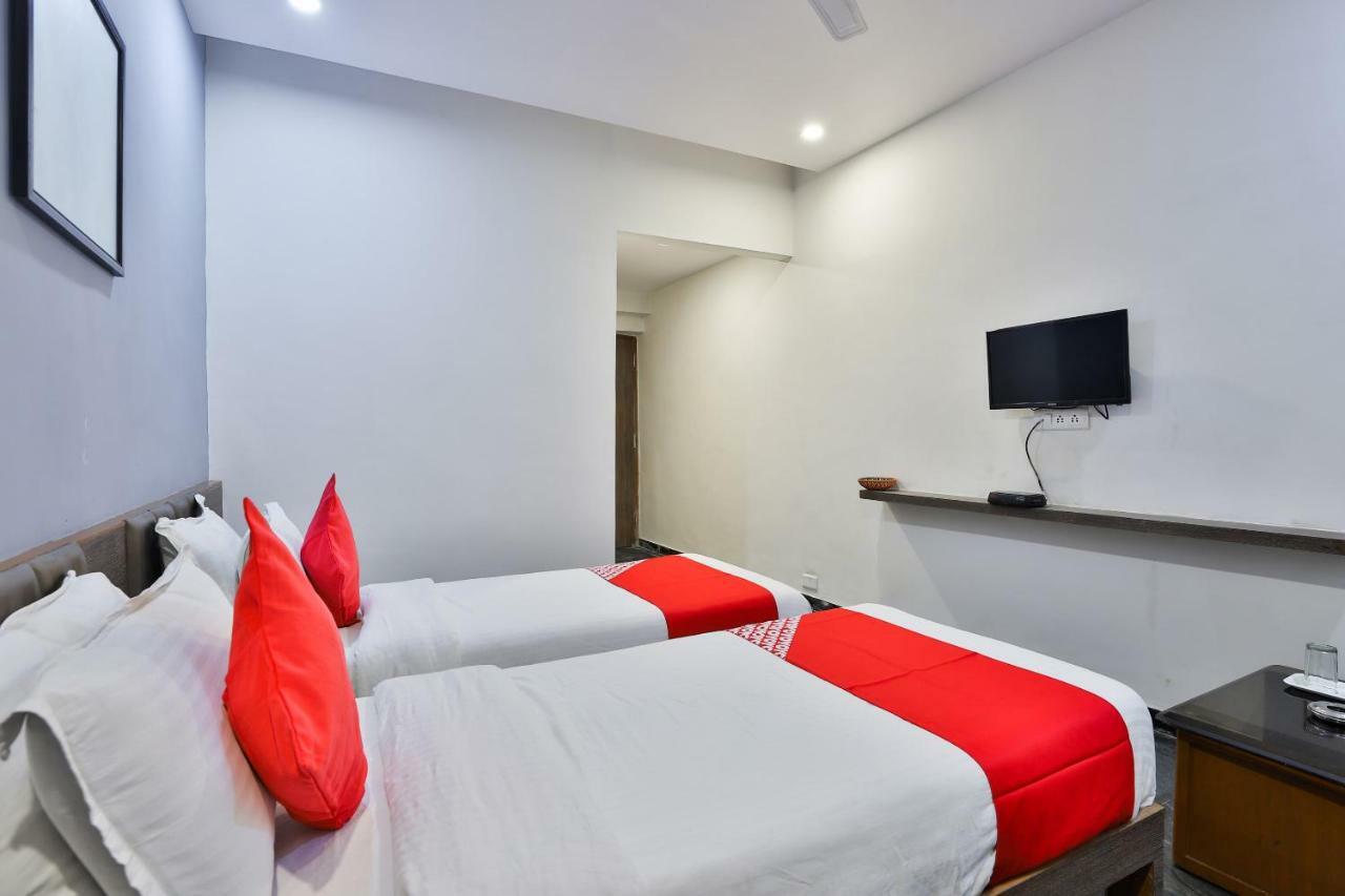Hotel Chicago Ahmedabad Exterior foto